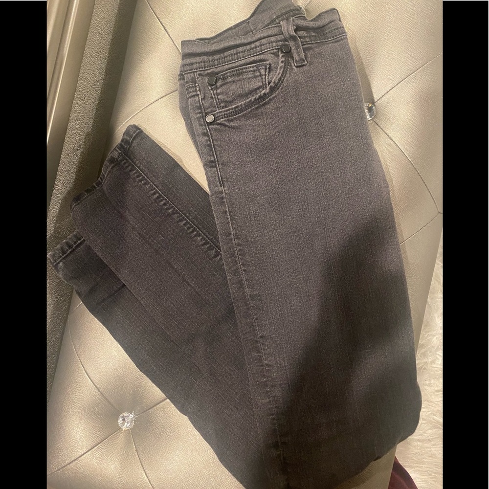 BEBE SKINNY JEANS, stretchy material size 28